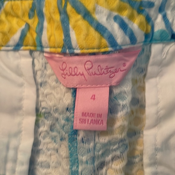 Like new Lilly Pulitzer size 4 shorts - Picture 2 of 3